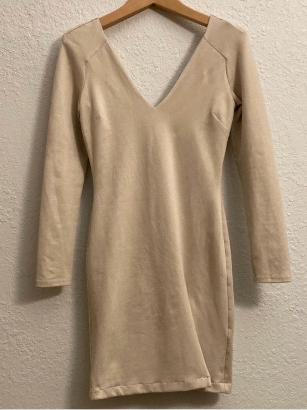 BEBE Vintage Faux suede L/S Bodycon Dress in Sandshell. Sz. S. NWT